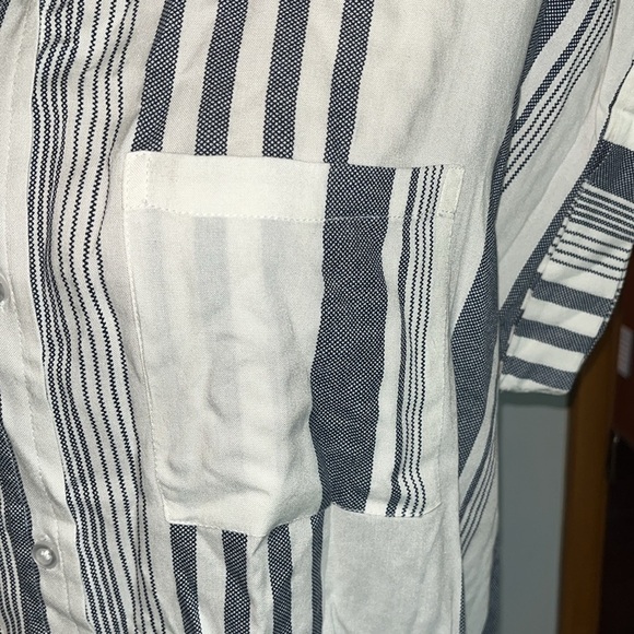 En Creme SHORT SLEEVE STRIPED BUTTON DOWN TOP size Large - Picture 4 of 11